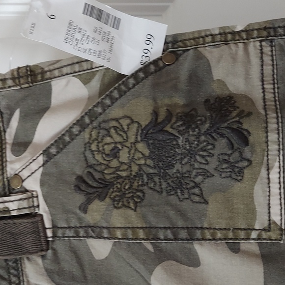 Fashion Bug size 6 camo pants cropped - Picture 3 of 9